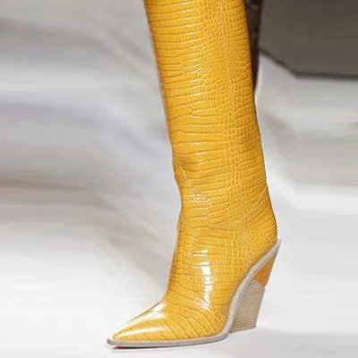 yellow leather in Prova Perfetto, Подиумные стильные женские сапоги до колена с острым носком, не сужающийся книзу массивный высокий каблук, Женская Ковбойская обувь без шнуровки, синий, розовый, желтый - Цвет: yellow leather in