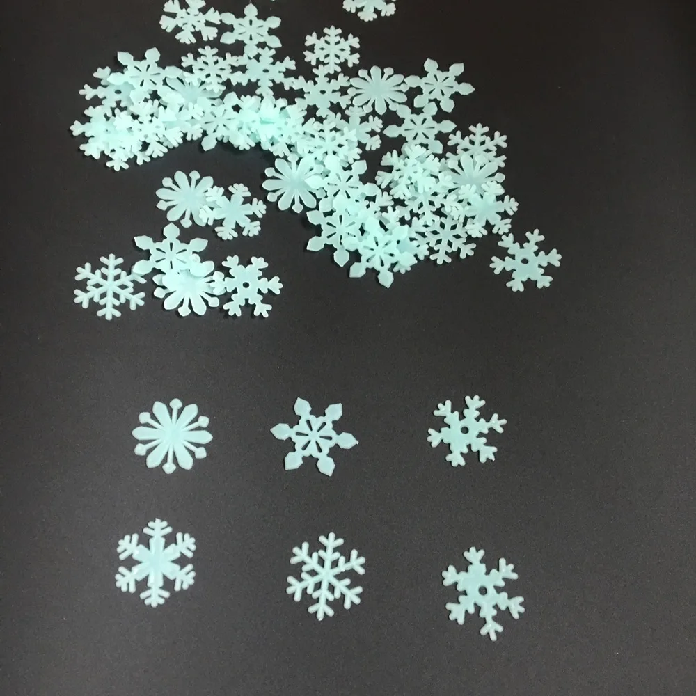 LoveCCD 50pcs/Bag 3D Snowflake Glow In Dark Luminous Fluorescent Sticker Light-emitting DIY PVC stickers for Kids J17