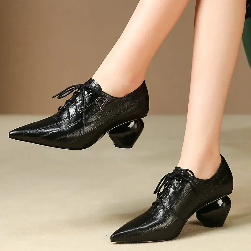 Пикантные женские туфли-лодочки на платформе из натуральной кожи высоком