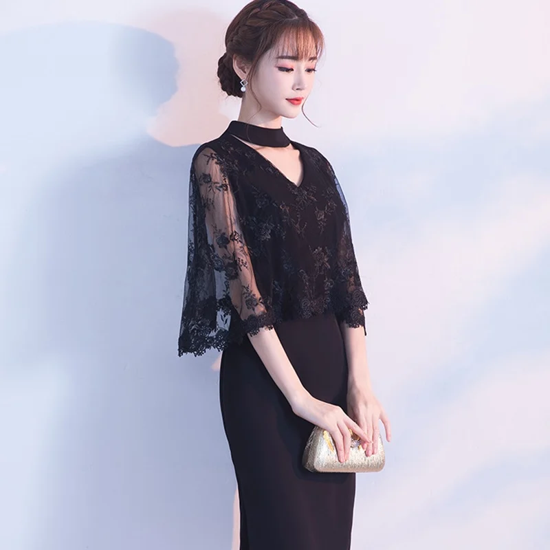 Черное коктейльное платье миди с кружевными рукавами и лямкой через шею вечернее