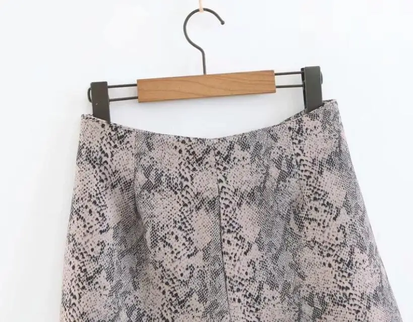 

Bella Philosophy 2019 Women Snakeskin Mini Skirt Shorts Women Winter Snakeskin Print Split Skirts Sexy casual ladies women skirt