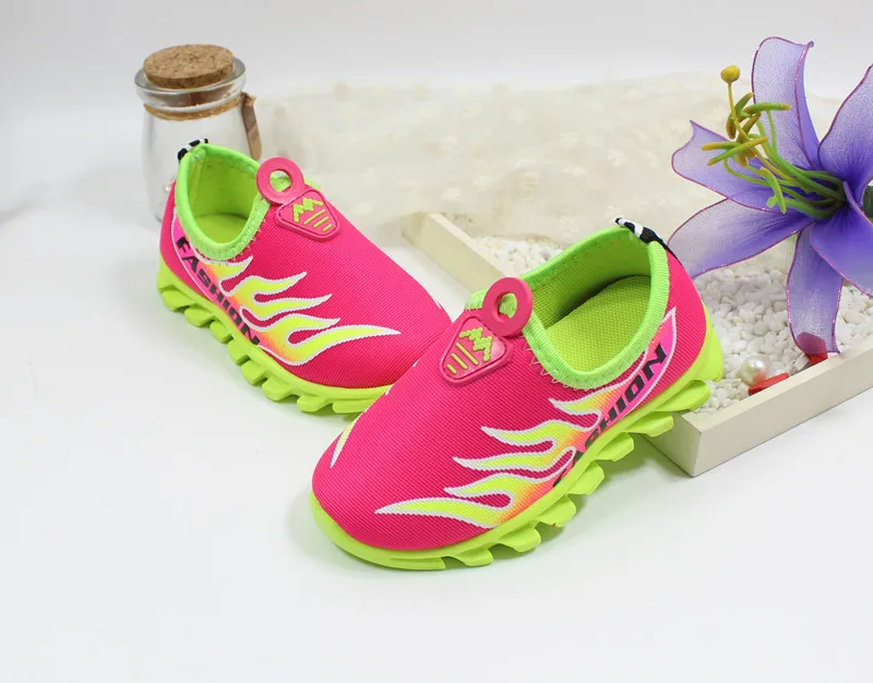 Дети Летом Прохладно Обувь 2017 Мода Дышащая Горячей Продажи Мальчик и девушки