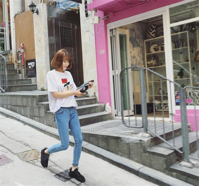 2019 Летняя женская белая футболка новая свободная круглая шея Роза Печать Дикая