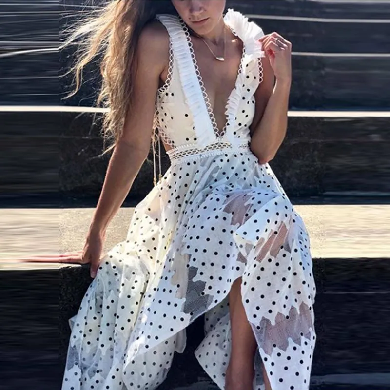 Подиумное белое летнее платье 2019 сексуальное в горошек с глубоким v-образным