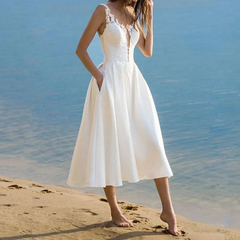 Женское кружевное платье на бретельках белое Повседневное миди с v-образным