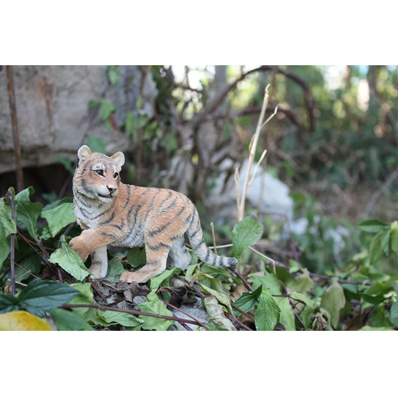 Бесплатная доставка фигурка тигра в лесу игрушка из смолы яркие реалистичные