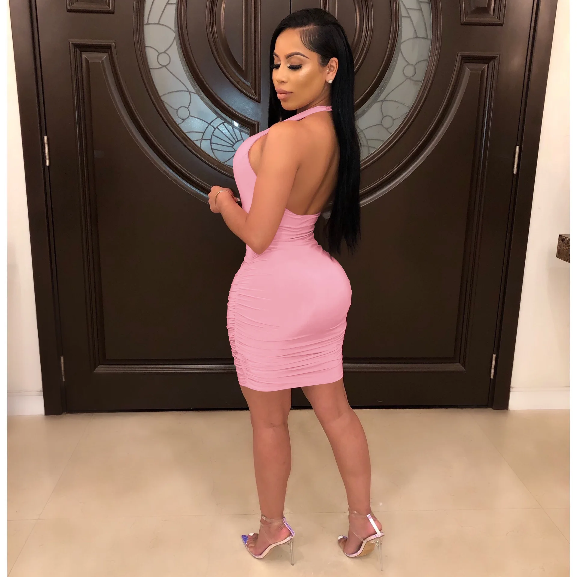 Анжаманор Сексуальное женское платье Club Wear Summer 2019 с открытой спиной на завязках глубоким V-образным вырезом Ruched Bodycon Bandage Mini Dress D36-AZ53 на.