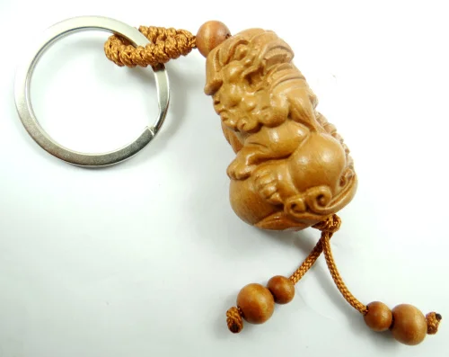 1 шт. брелок для ключей из красного дерева с гравировкой в трех направлениях |