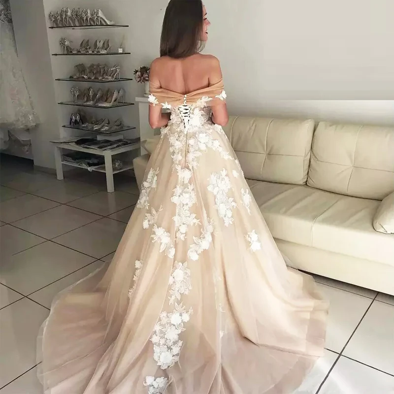 Винтажное кружевное платье LORIE с вырезом лодочкой и открытой спинкой цвета