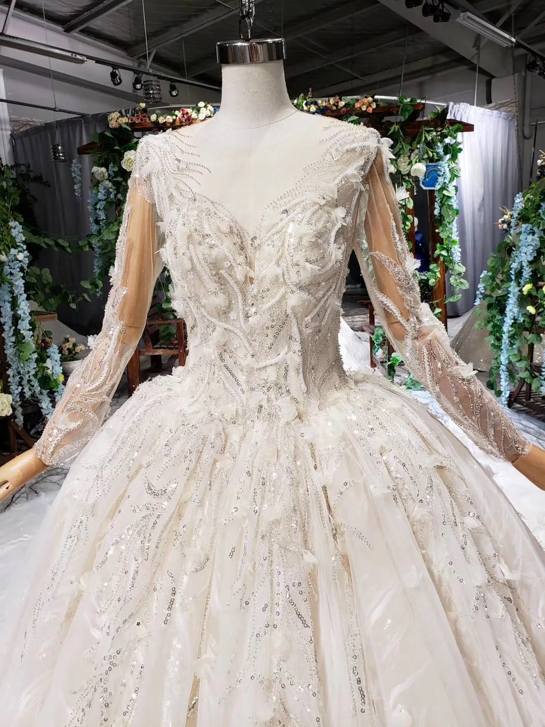 Aolanes Bridal Luxury Shine Glitters Ball Gown Wedding Dress Sexy Crytals Beads Ruffle Skirt Fashion Women Bridal Wedding Dress