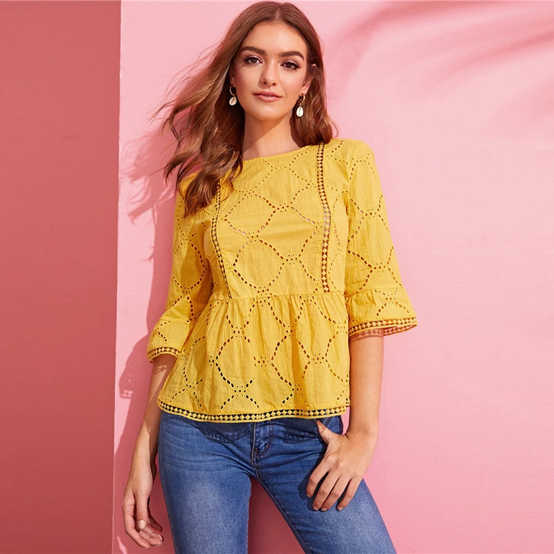 SHEIN, топ с баской на спине, блузка, желтый, бохо, однотонный, кружево, с ушками, вышивка, оборки на подоле, женские летние блузки