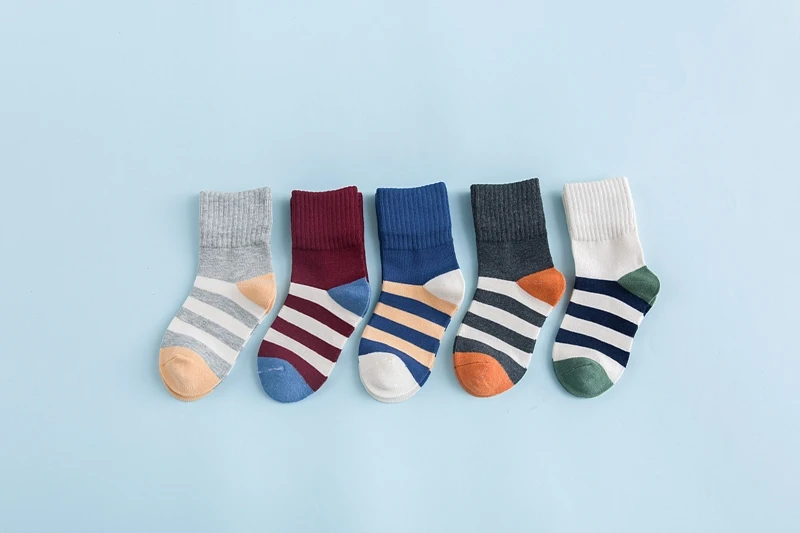 Хлопковые носки для мальчиков разноцветные хлопковые в полоску белые синие