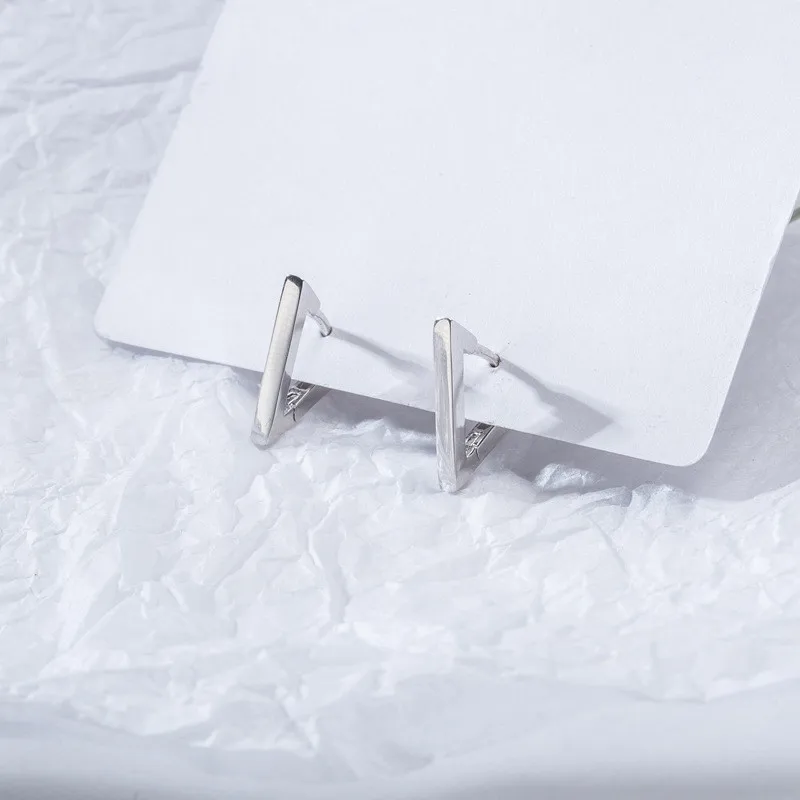 Женские серьги гвоздики из серебра 925 пробы с геометрическим