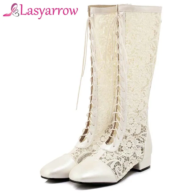 Женские сапоги на шнуровке Lasyarrow черные белые до колена массивном каблуке с