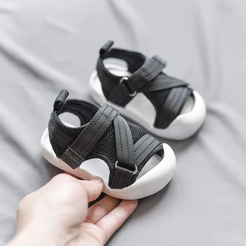 Детская обувь с закрытым носком детские сандалии защитой от ударов дышащая