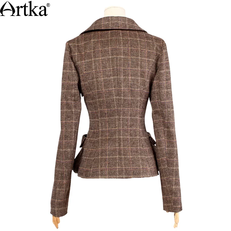 Женская двубортная короткая куртка ARTKA черная винтажная клетчатая В рыцарском
