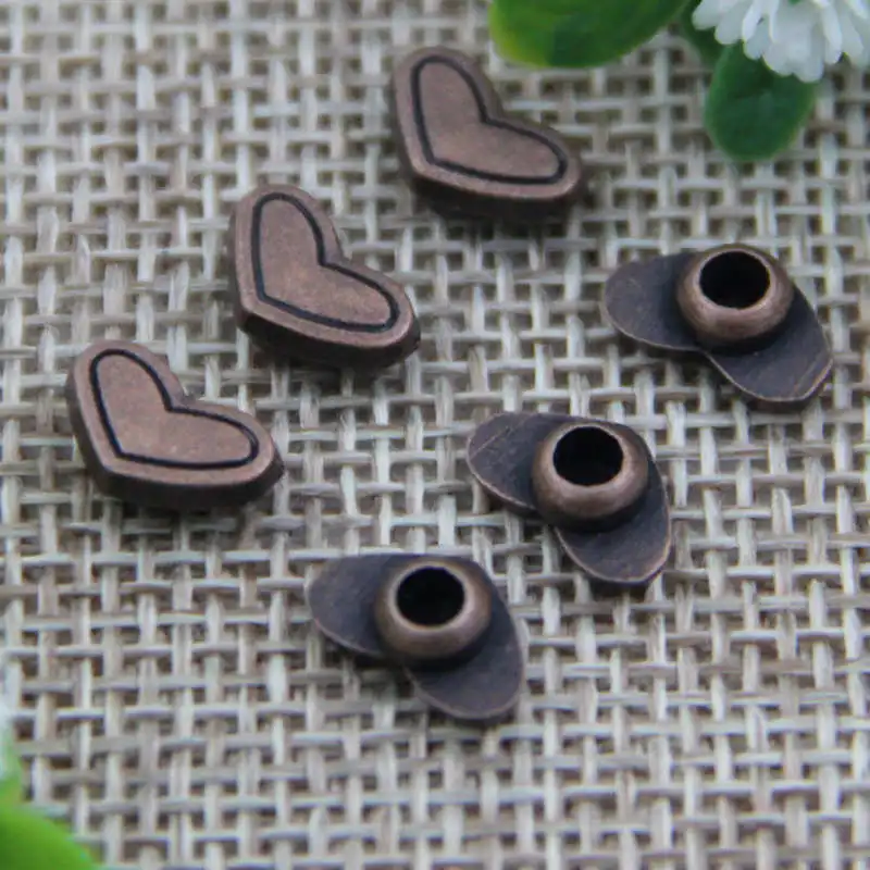 DoreenBeads цинковый сплав заклепки для одежды красное бронзовое сердце форма костюм