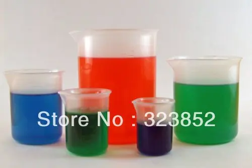 Набор пластиковых стаканов для обучения лабораториям включает 5 градуированных