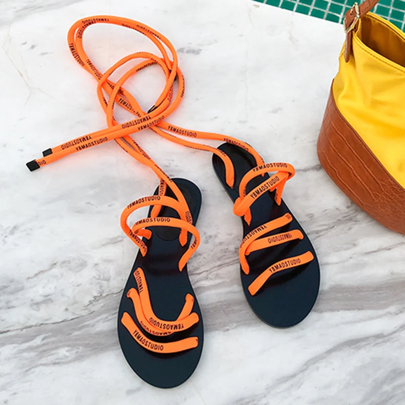 Женские сандалии-гладиаторы на плоской подошве с открытым носком и