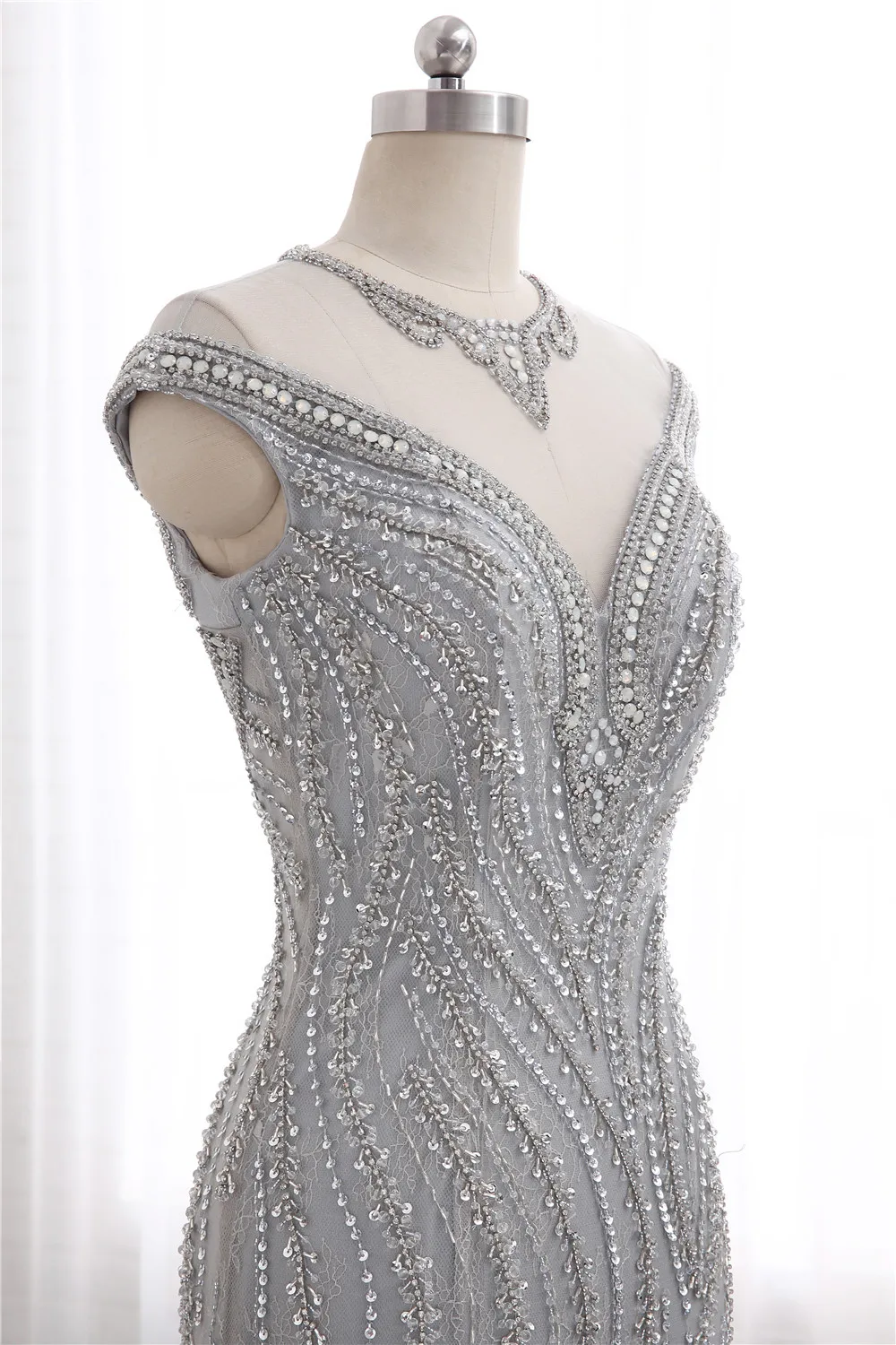 Серебристые торжественные вечерние платья длинное платье с рукавами-крылышками