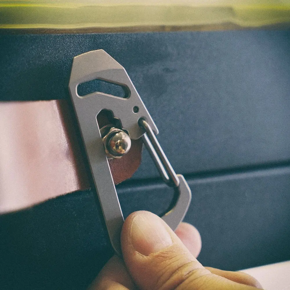 Keychain HK21 Multi-function Fast-Pushing Buckle Titanium Brass Multi-purpose Metal Hook EDC | Спорт и развлечения