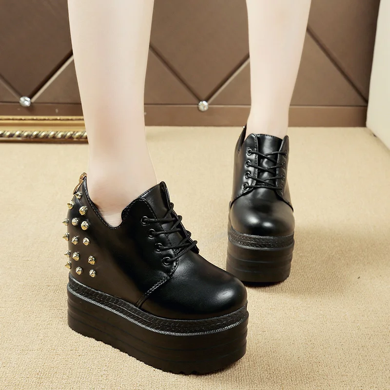 Женская кожаная обувь на танкетке кроссовки платформе 13 см повседневная скрытом