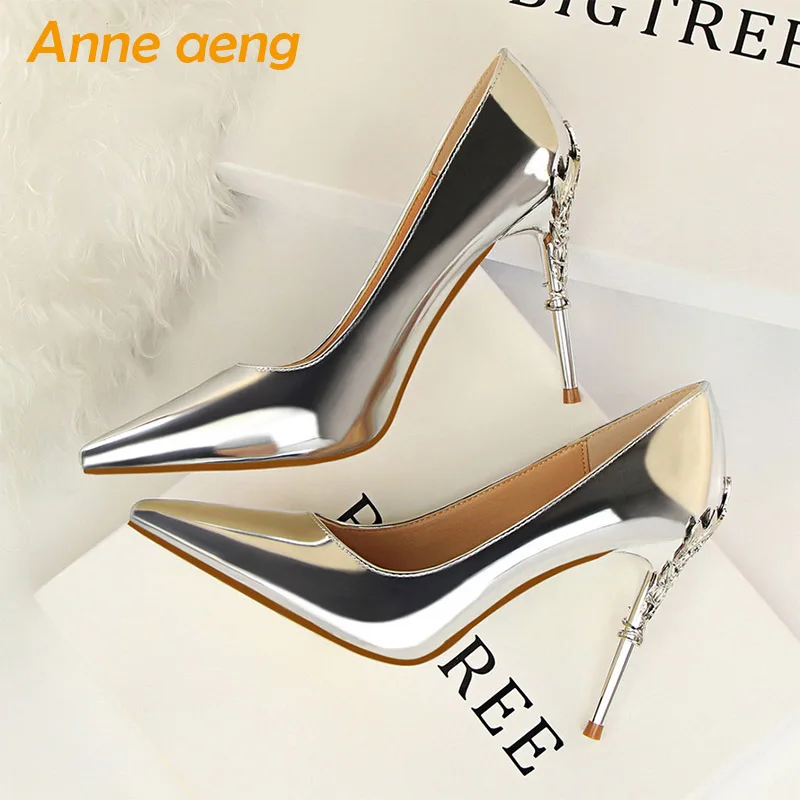 Женские туфли лодочки на высоком тонком каблуке серебристые с острым