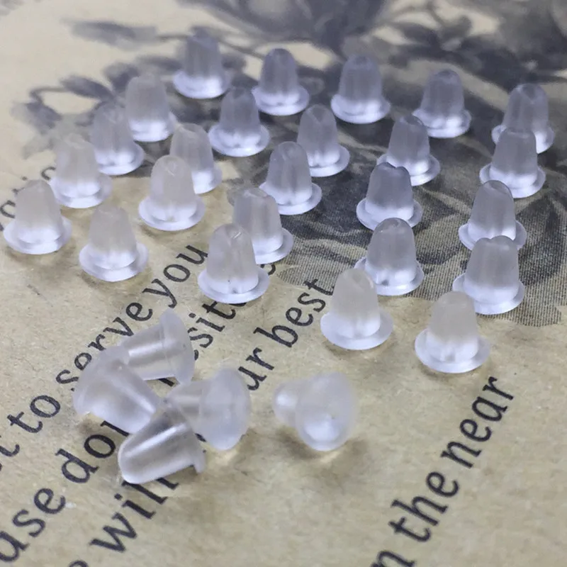 Выделенные простые прозрачные пластиковые серьги-пусеты для ювелирных изделий