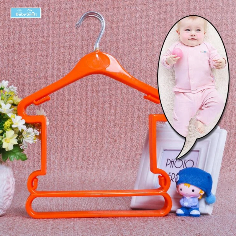 

50cps Small Size Hanger for Baby Jumpsuit Nice Baby Store Clothes Stretcher