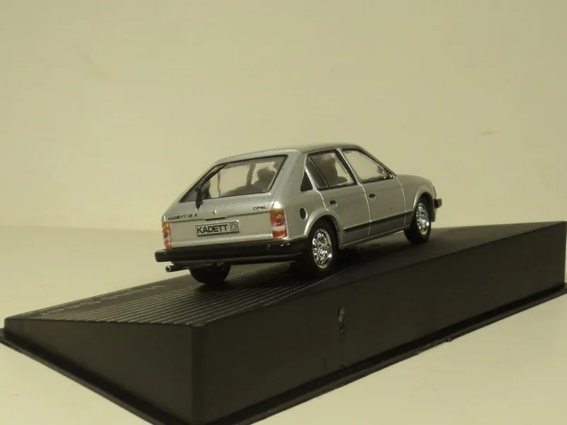 Оригинальная модель автомобиля из сплава I XO 1:43 Opel Kadett D 1996 2002 игрушки для детей