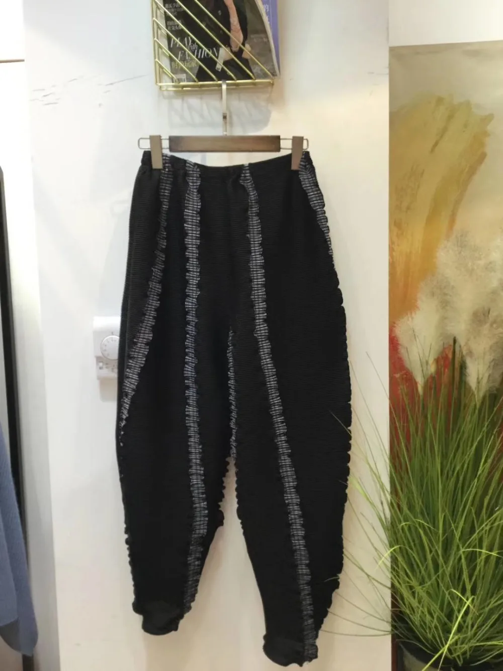 Miyake/костюм; Футболка с рукавами «летучая мышь»+ штаны с широкими штанинами и аппликацией; комплект из двух предметов;