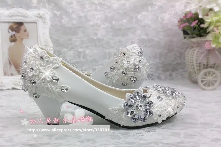 Женские свадебные туфли ручной работы на среднем каблуке с украшением из белого