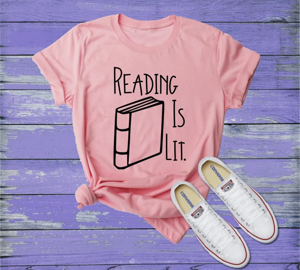 Футболка с надписью Reading is Lit подарок слоган гранж tumblr цитата для учителя женская