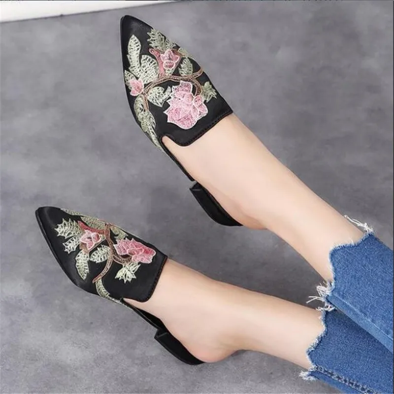 

Newr women's novel embroidered women's slippers fashion pointed out wearing female slippers comfortable wild female slippers