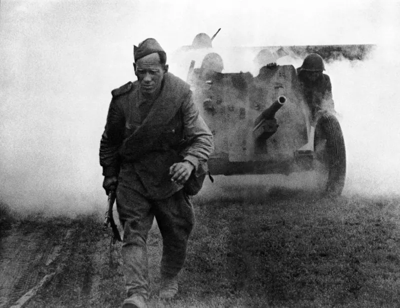 1/35 _ комплект 097 российский пехотный Курск 1943 одна фигурка несобранный Топ |