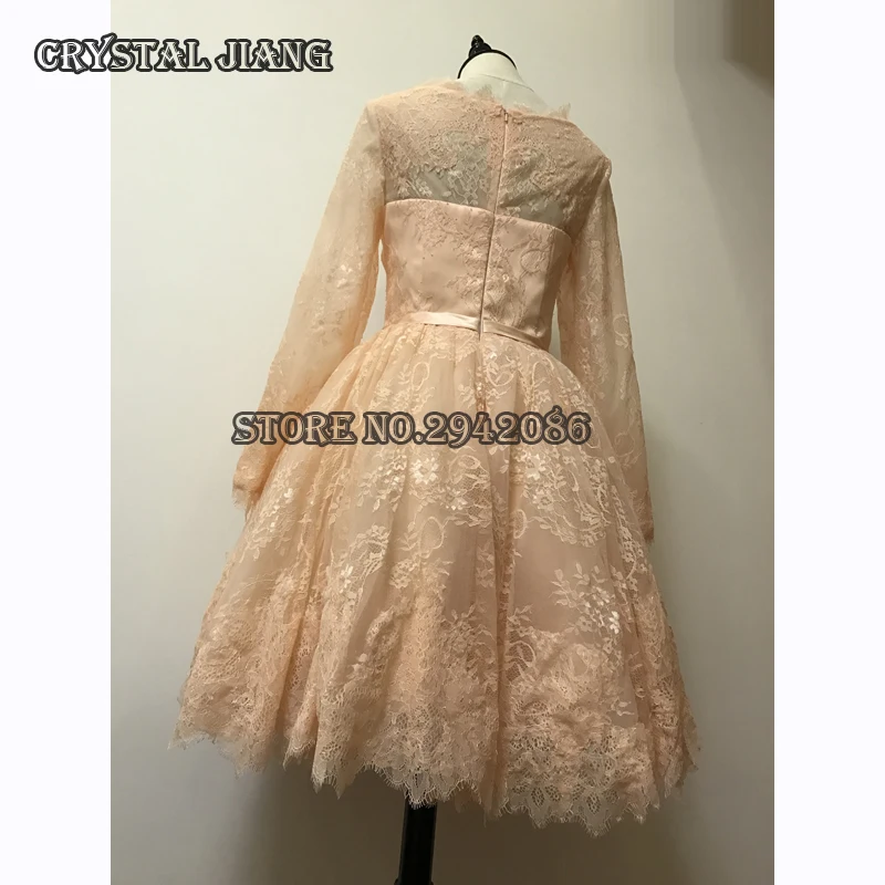 Короткое платье подружки невесты светло-оранжевое кружевное арабское с длинным