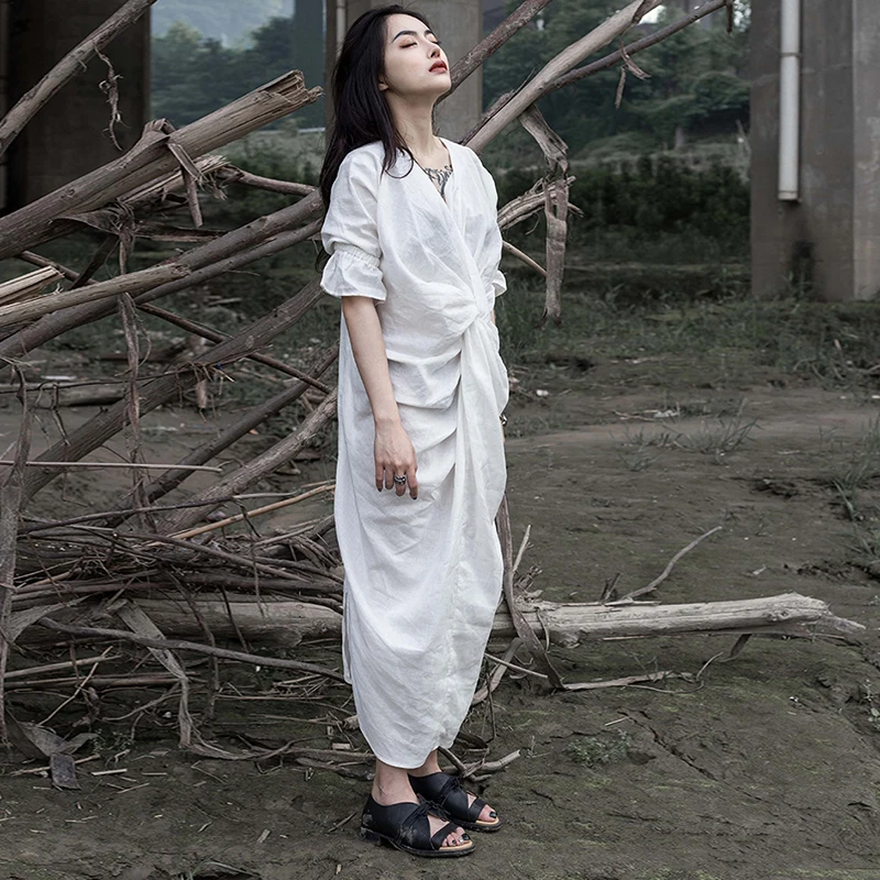 Женское платье с V образным вырезом однотонное белое повседневное со складками