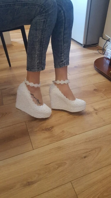 Белые кружевные туфли танкетки на высоком каблуке Женские танкетке и платформе