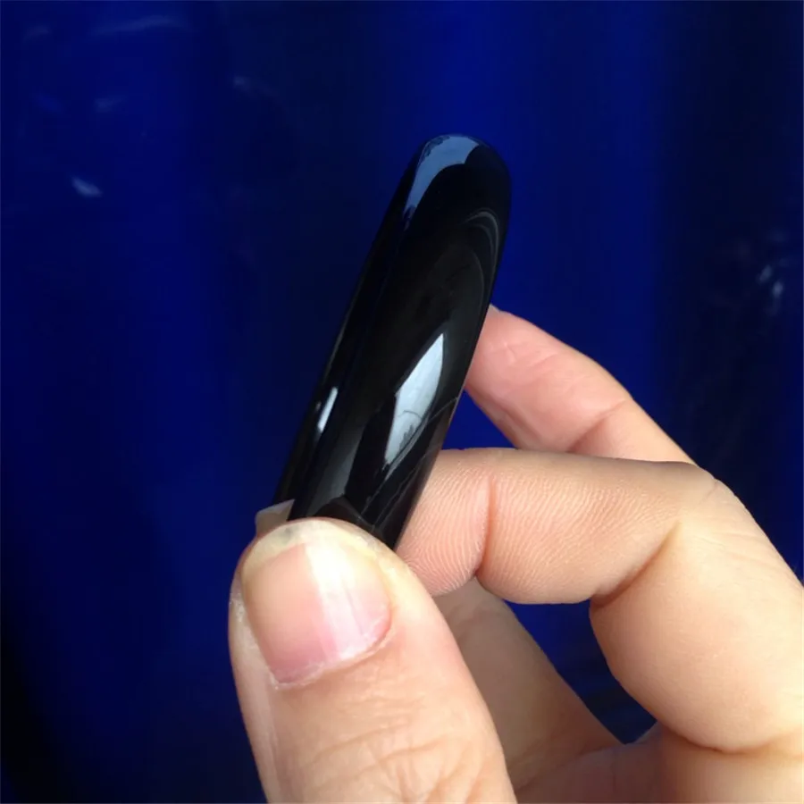 Женский браслет с круглым кристаллом черный внутренним диаметром из