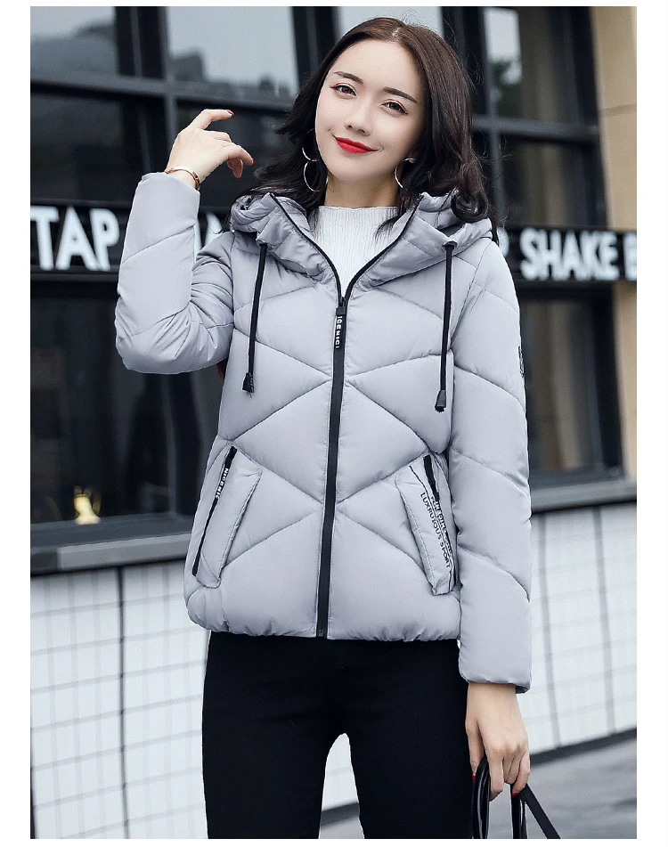 Зимняя женская куртка 2017 модная короткая хлопковая стеганая с капюшоном парка