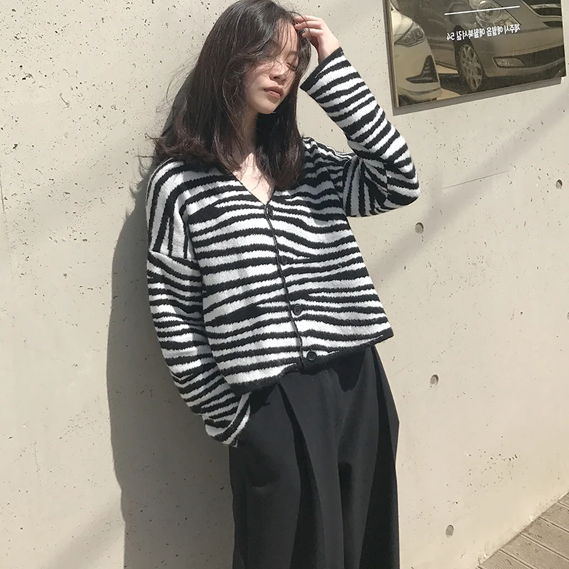 Autumn Women's Button Cardigan Sweater Korean Zebra Stripe Pattern 2018 New Knitting Top |