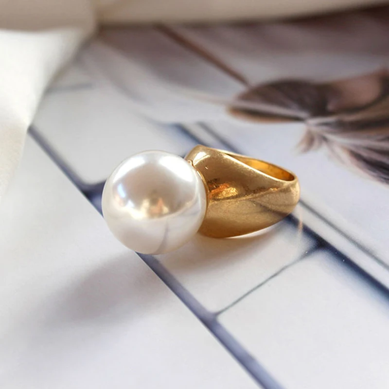 Baroque Round Imitation Pearl Vintage Ring Gold Color Minimalist Geometric Personality Exaggerated Finger Ring Bague Femme