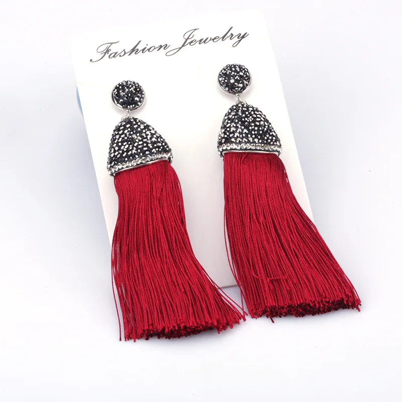 Женские серьги с кисточками Boho Maroon Cayenne красные плотные шелковые и стразами |
