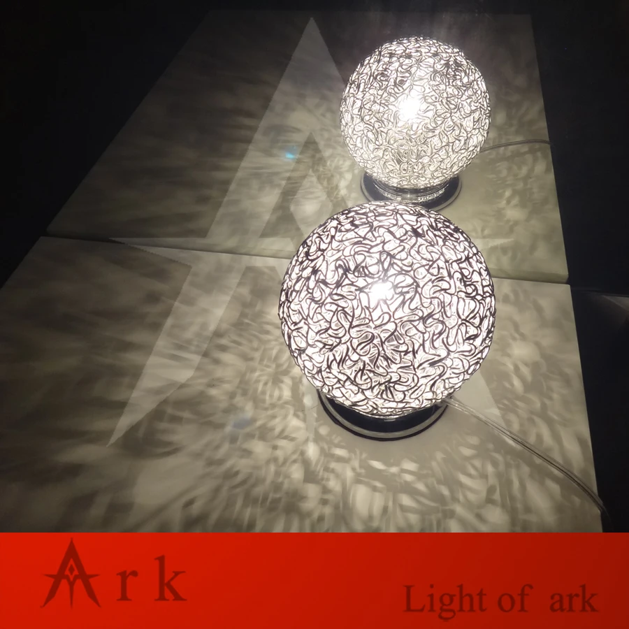 Оригинальная новая современная сияющая алюминиевая Светодиодная настольная