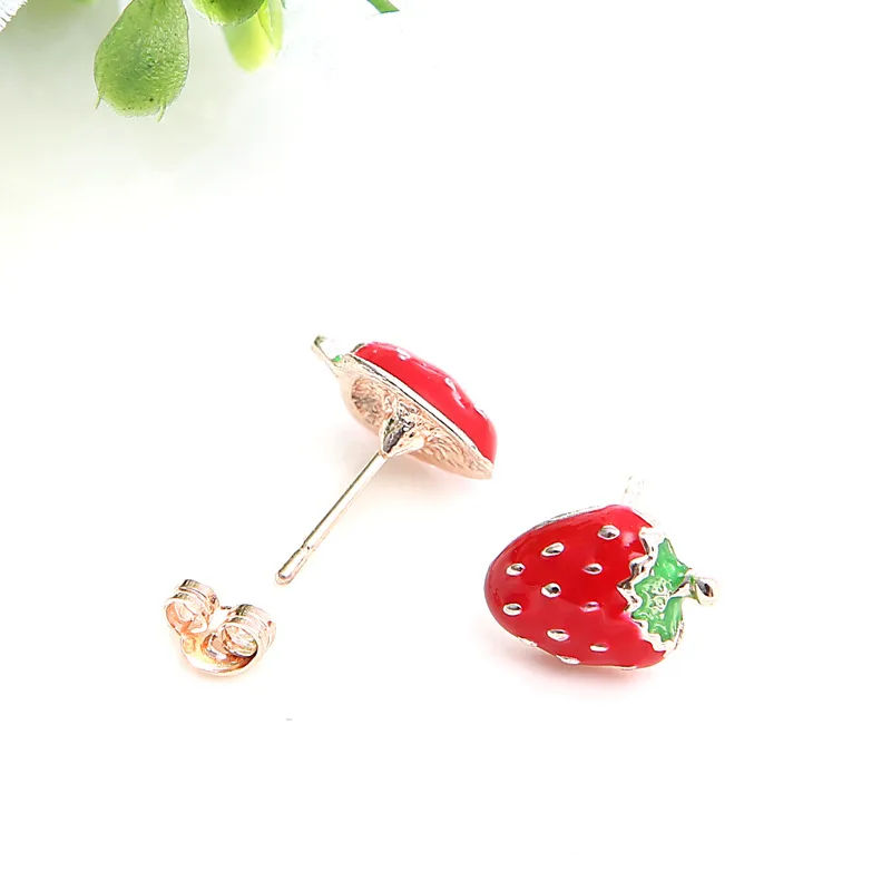 ISINYEE модные милые эмалевые серьги-гвоздики с Красной клубникой для женщин и