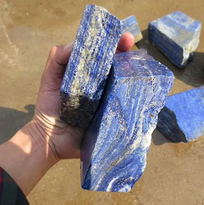 Натуральное сырье из синего камня.