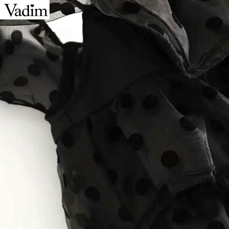 Женское элегантное платье vadim в горошек черное мини без рукавов с оборками стиле