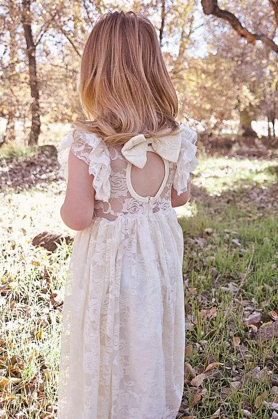 Платье кремового цвета с кружевным бантом и рукавами-крылышками для маленьких