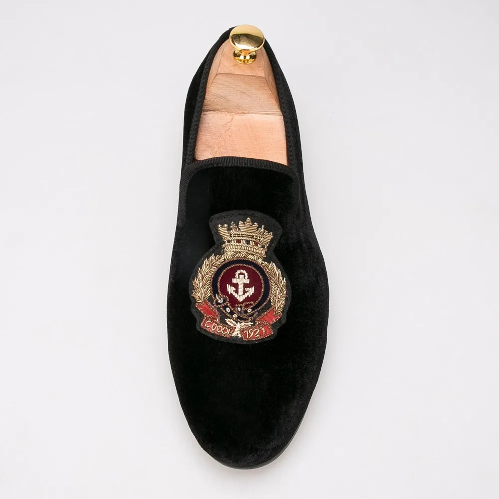 Стильная бархатная мужская обувь с ручной строчкой Вышитые Мокасины Мужская