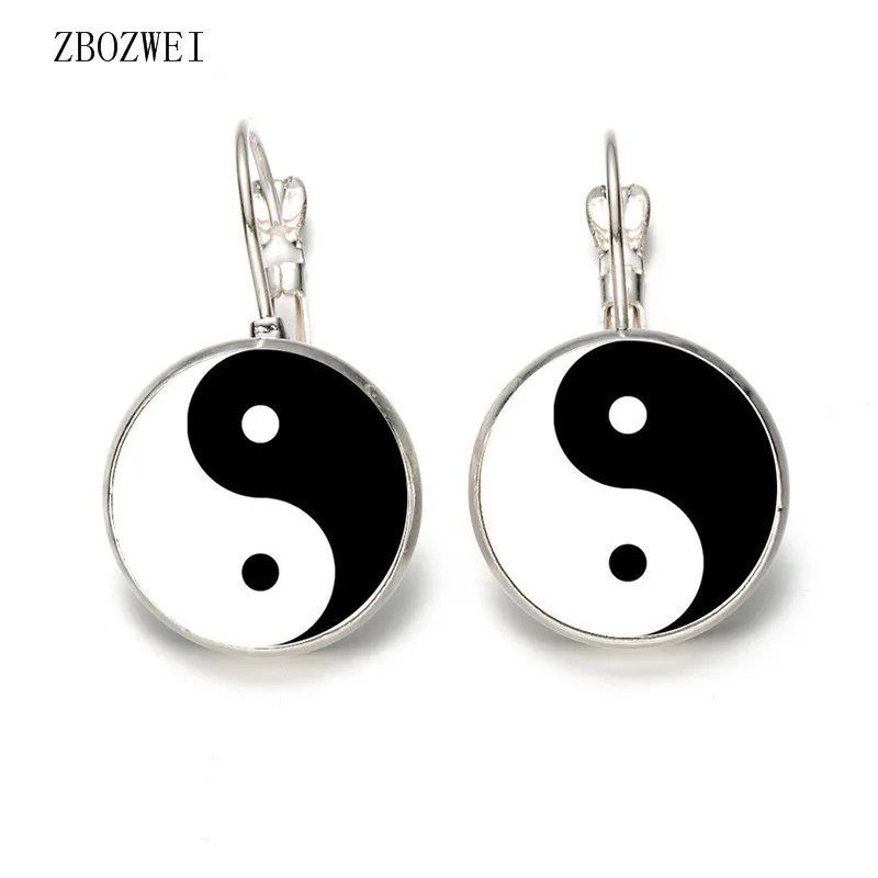 Золотые серьги инь янь. Пусеты инь янь. Серьги инь янь серебро. Серьги инь янь золото пуссетв. Золотые серьги инь янь.